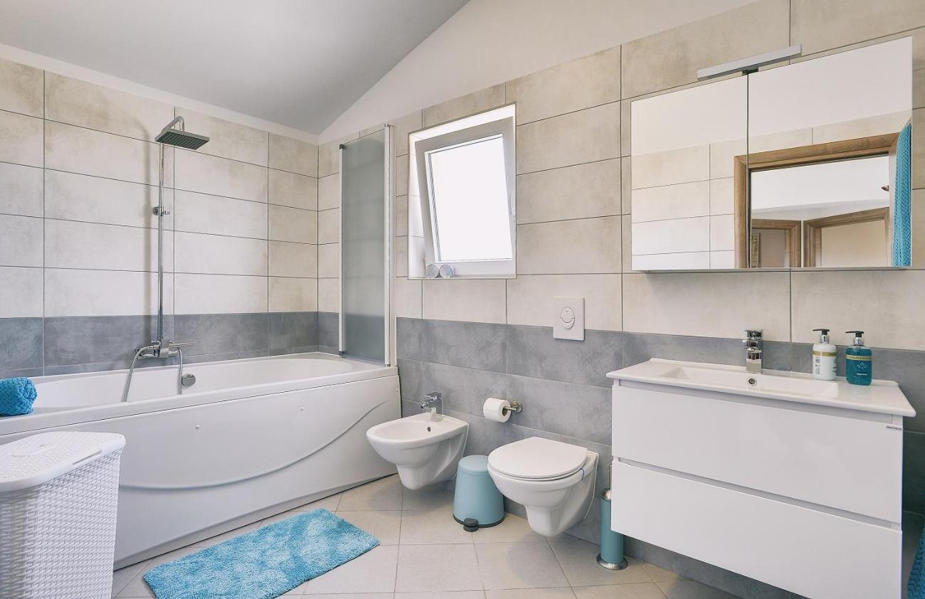 Dovolenkový dom Mit Privatem Pool, Wlan, Sonnenliegen, Terrasse Und Eigenem Grillbereich