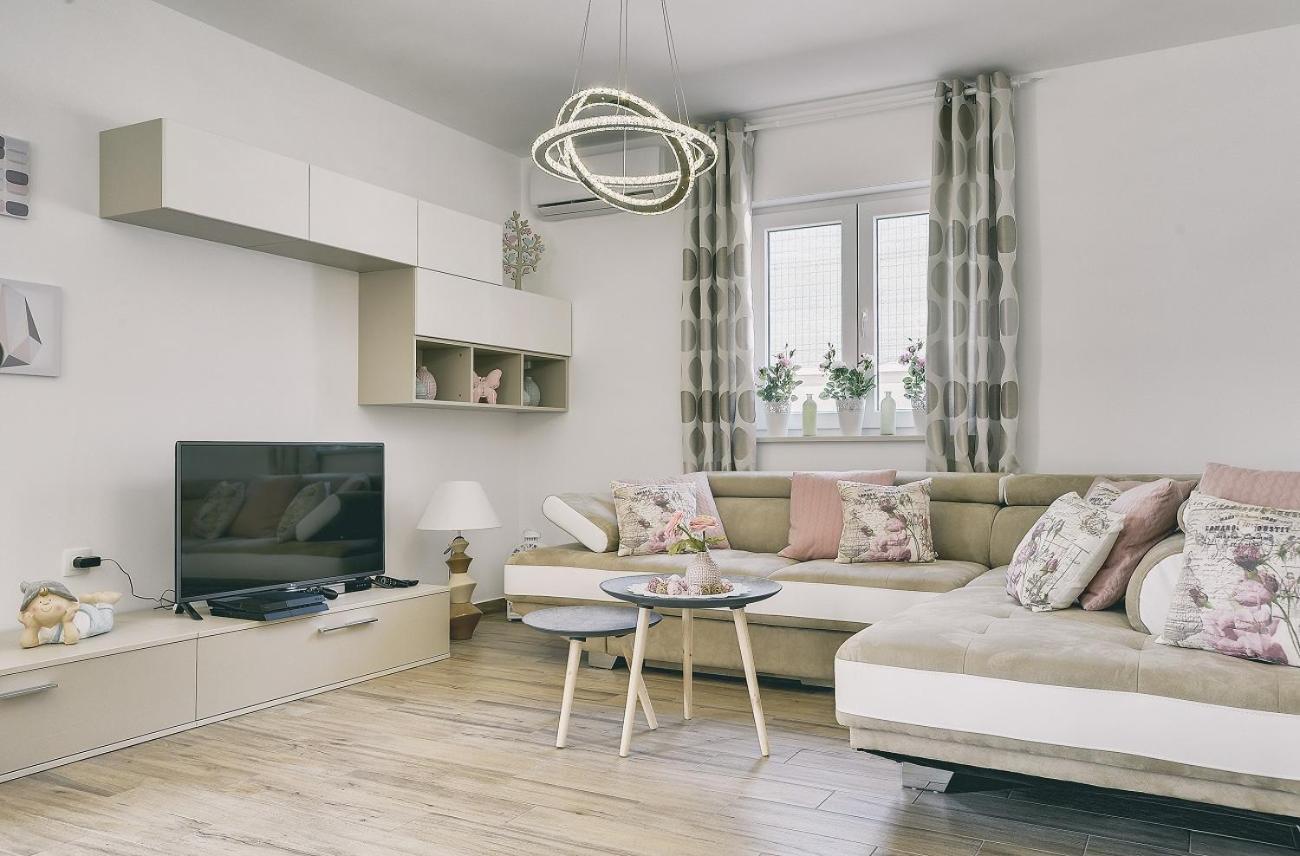 Mit Privatem Pool, Wlan, Sonnenliegen, Terrasse Und Eigenem Grillbereich Vikendica Pula